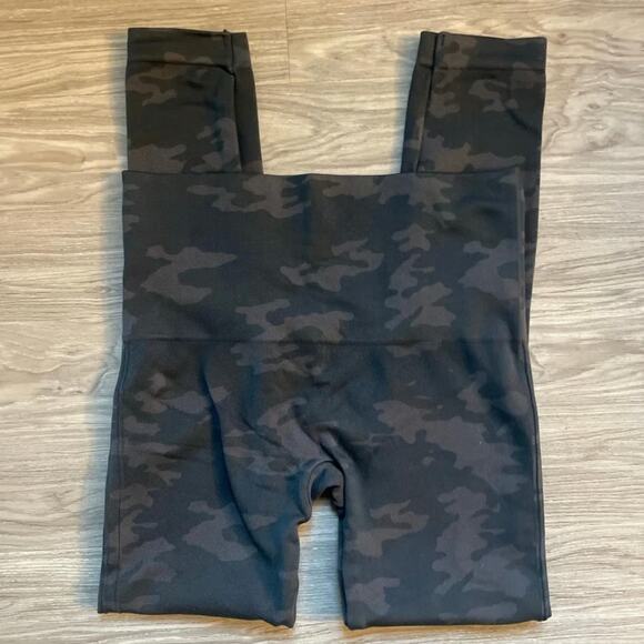 SPANX Camo Legging - Picture 1 of 4